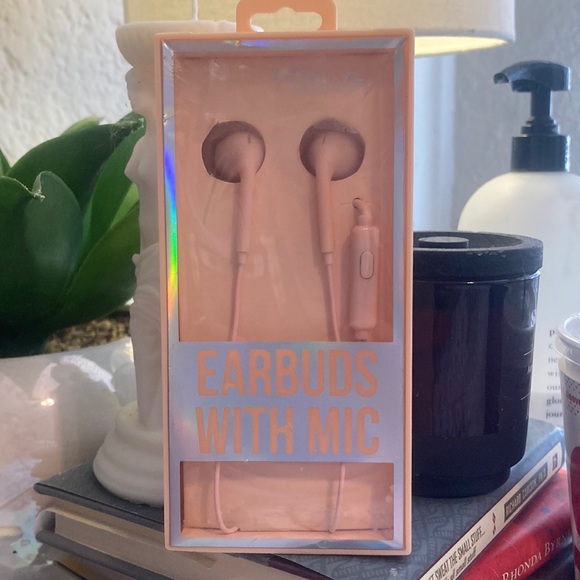 gabba goods Other - pink earbud headphones with mic 💗🐰